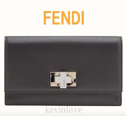 新作！FENDI☆フェンディ コピー ツイストロックがお洒落なピーカブー ウォレット黒 6120515